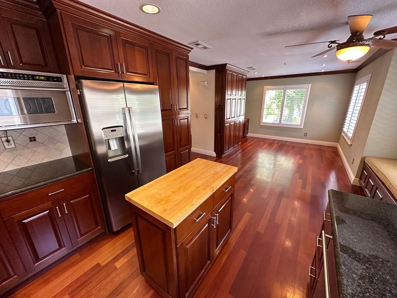 6001 Condor St - Photo 4 of 17