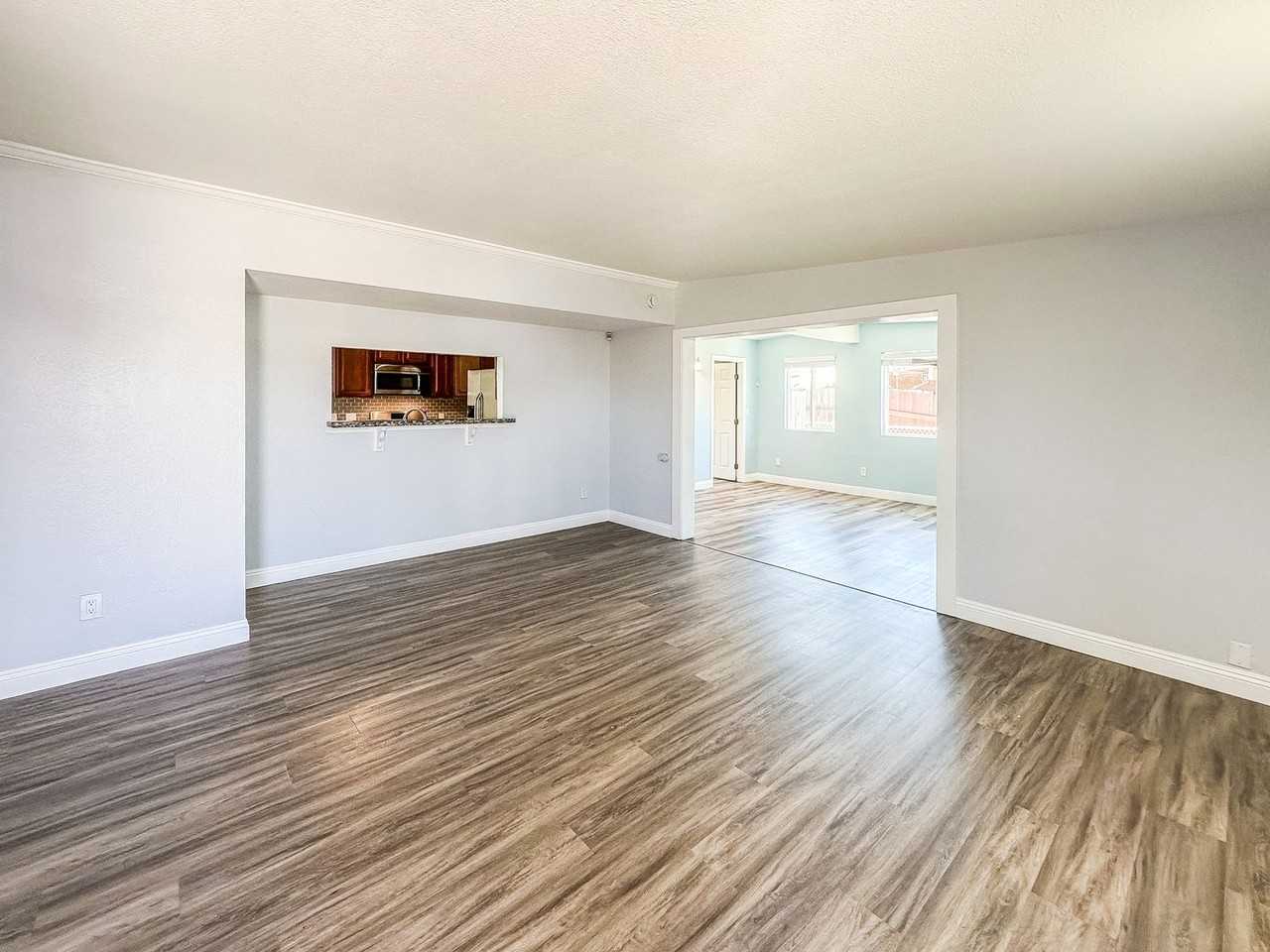 1117 Iris Ave - Photo 5 of 27