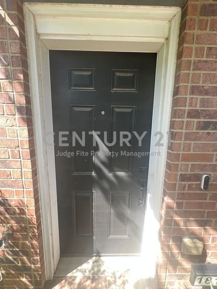 1813 S Ervay St - Photo 2 of 29