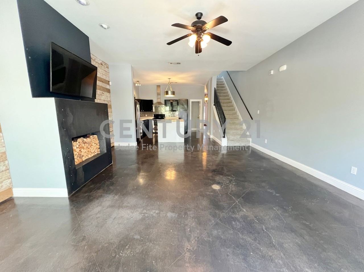1813 S Ervay St - Photo 5 of 29