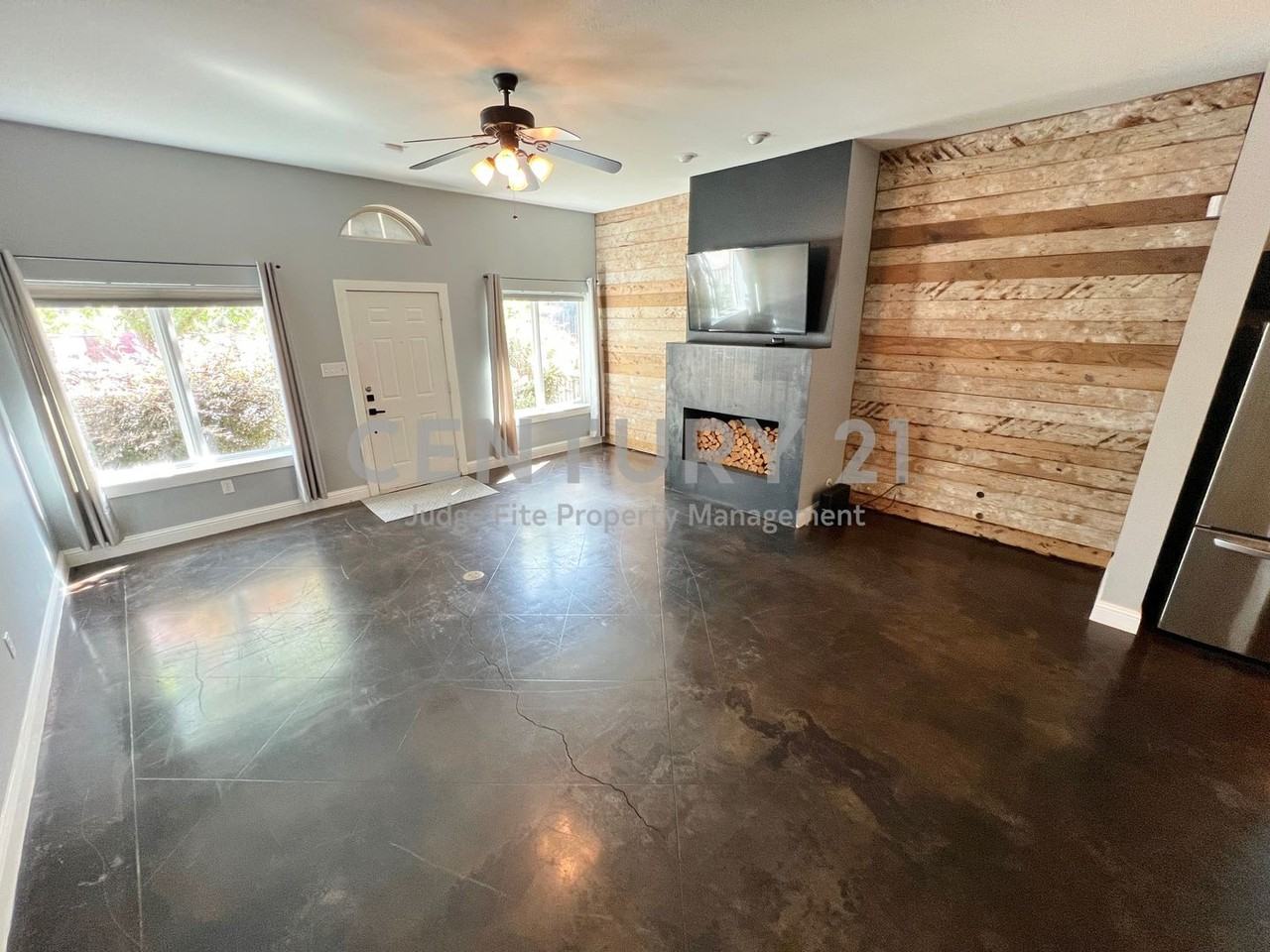1813 S Ervay St - Photo 6 of 29