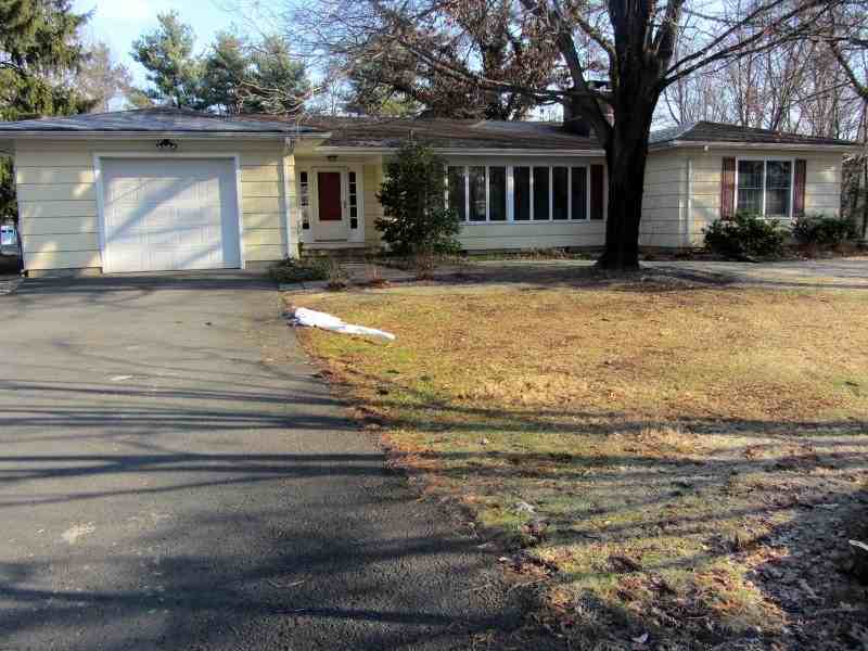 139 Grayson Dr - Photo 2 of 18