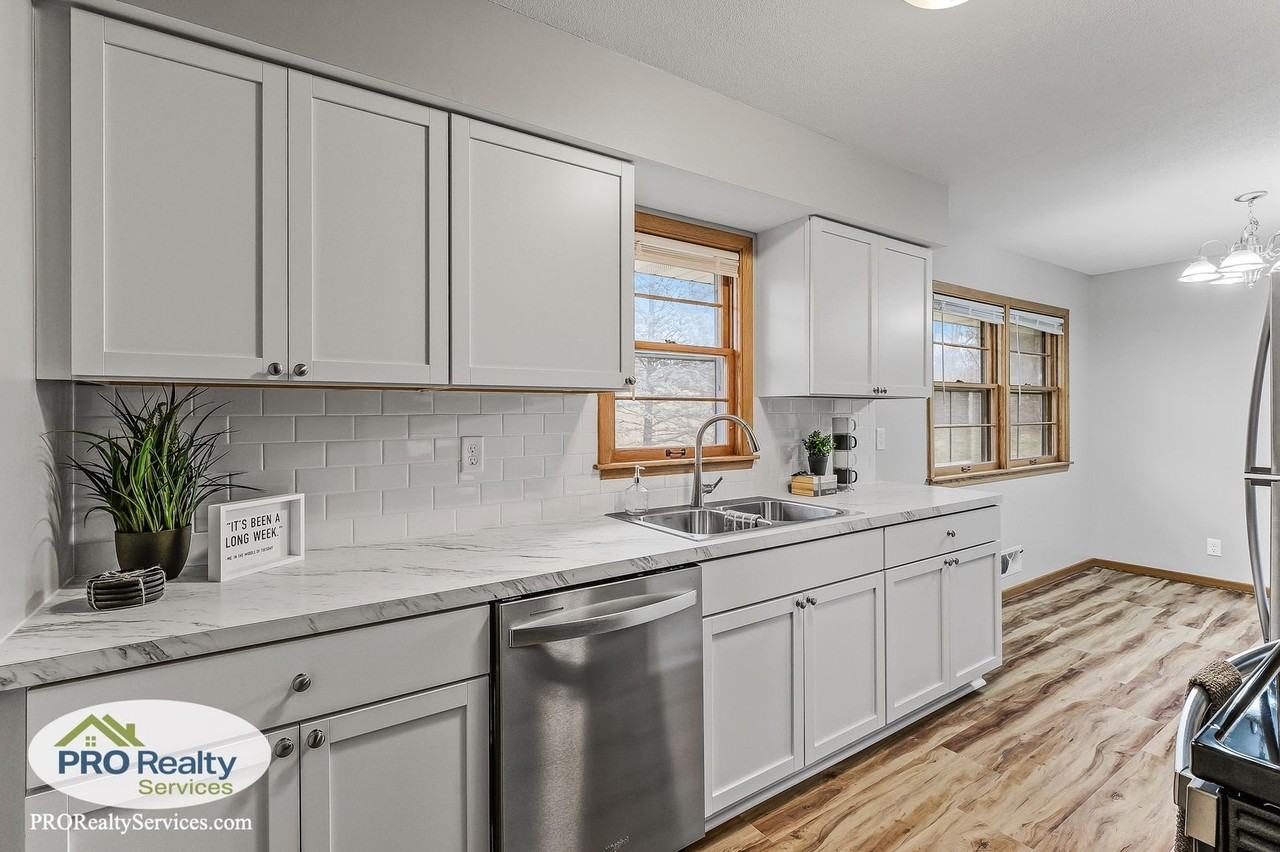 4725 Valley Rd - Photo 2 of 29