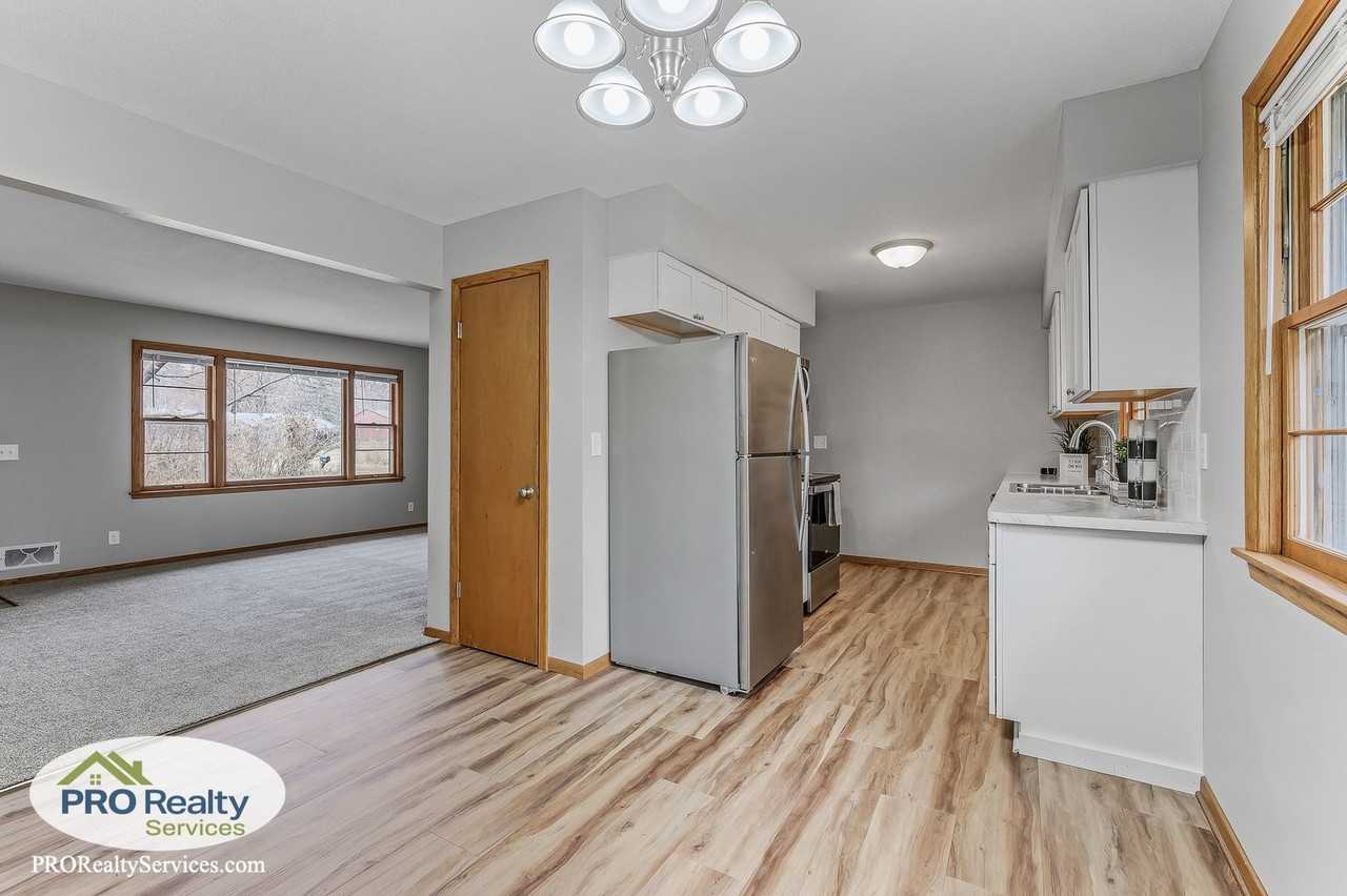 4725 Valley Rd - Photo 4 of 29