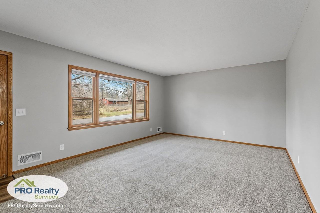 4725 Valley Rd - Photo 6 of 29