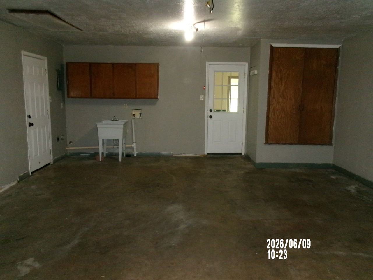 2205 Nw 50th St - Photo 6 of 37