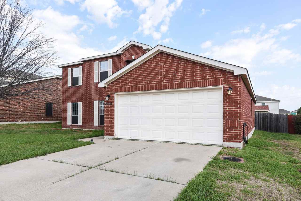2305 Riley Dr - Photo 3 of 32