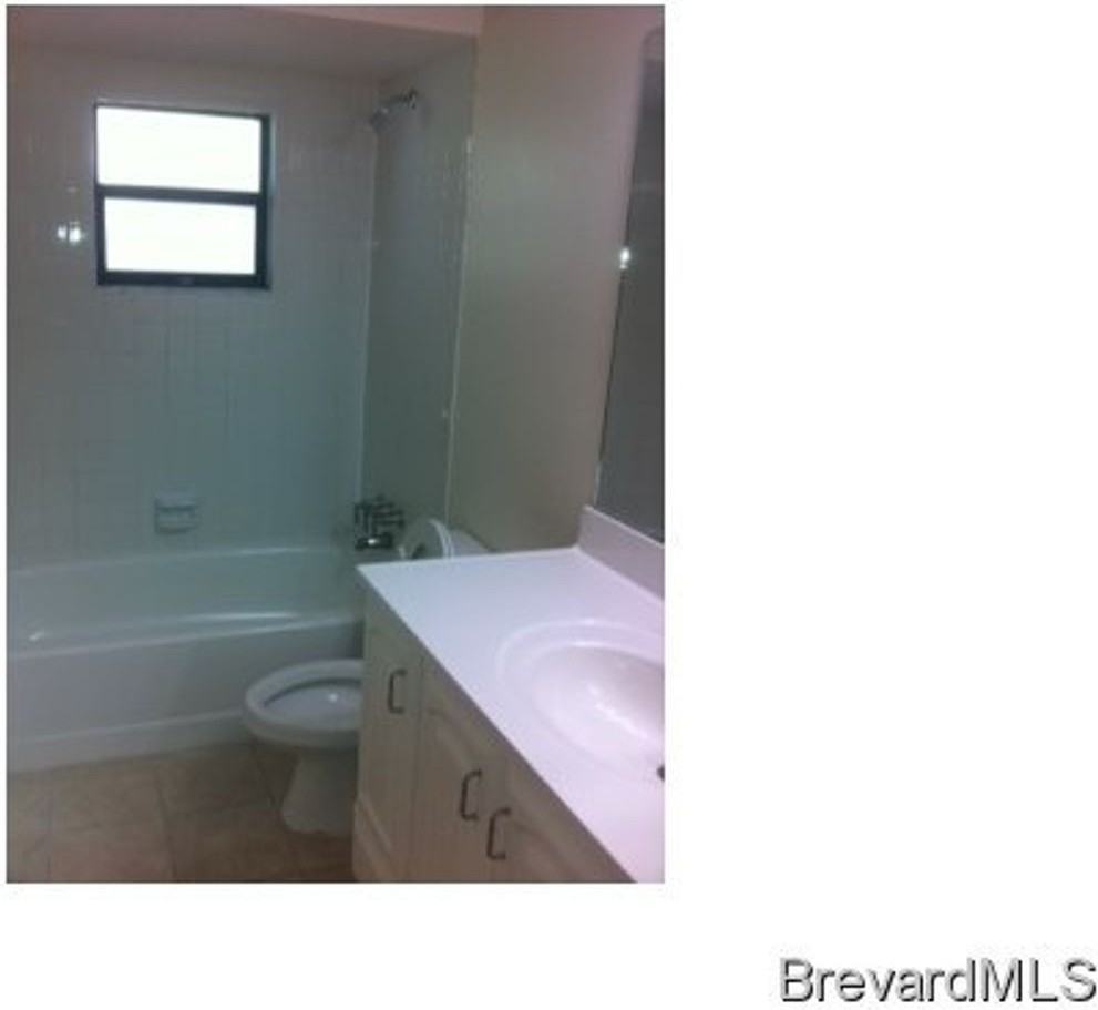 3019 Sea Gate Cir - Photo 3 of 16