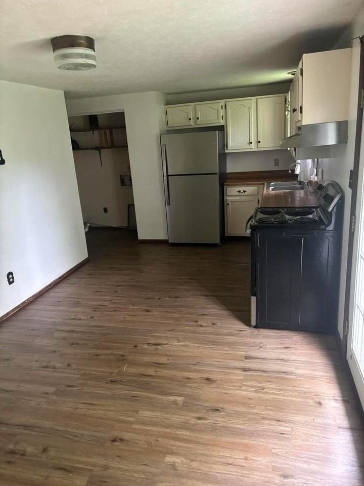 2513 Strickland Dr - Photo 2 of 7