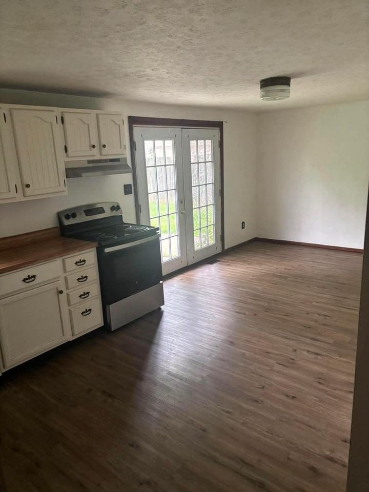 2513 Strickland Dr - Photo 3 of 7