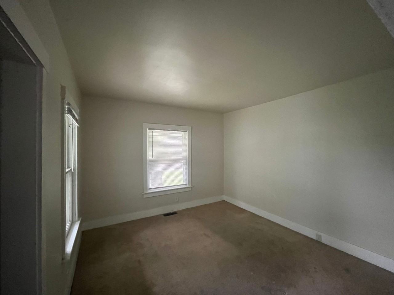 2318 Fremont St - Photo 2 of 7