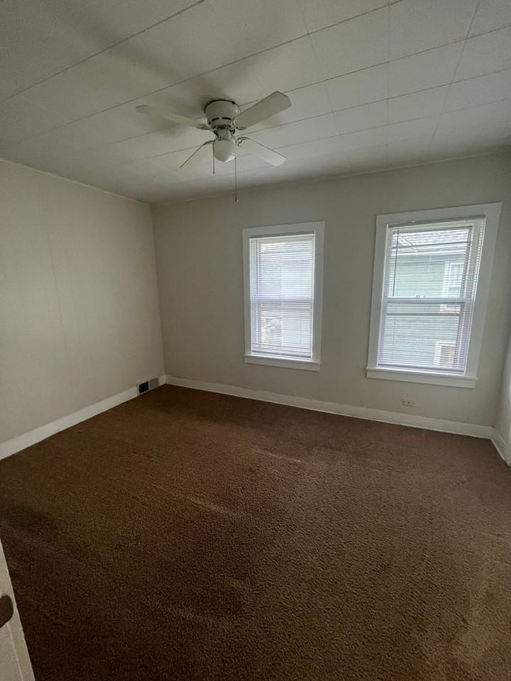 2318 Fremont St - Photo 5 of 7