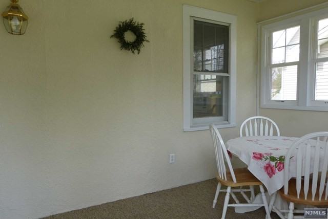 37 N Maple Ave - Photo 2 of 12