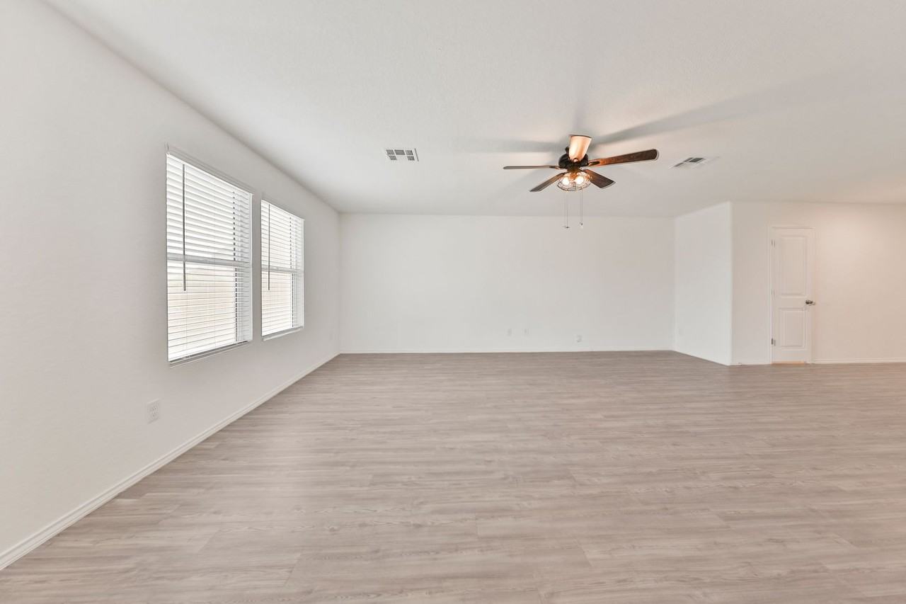 10626 Mcclintock Dr - Photo 2 of 38