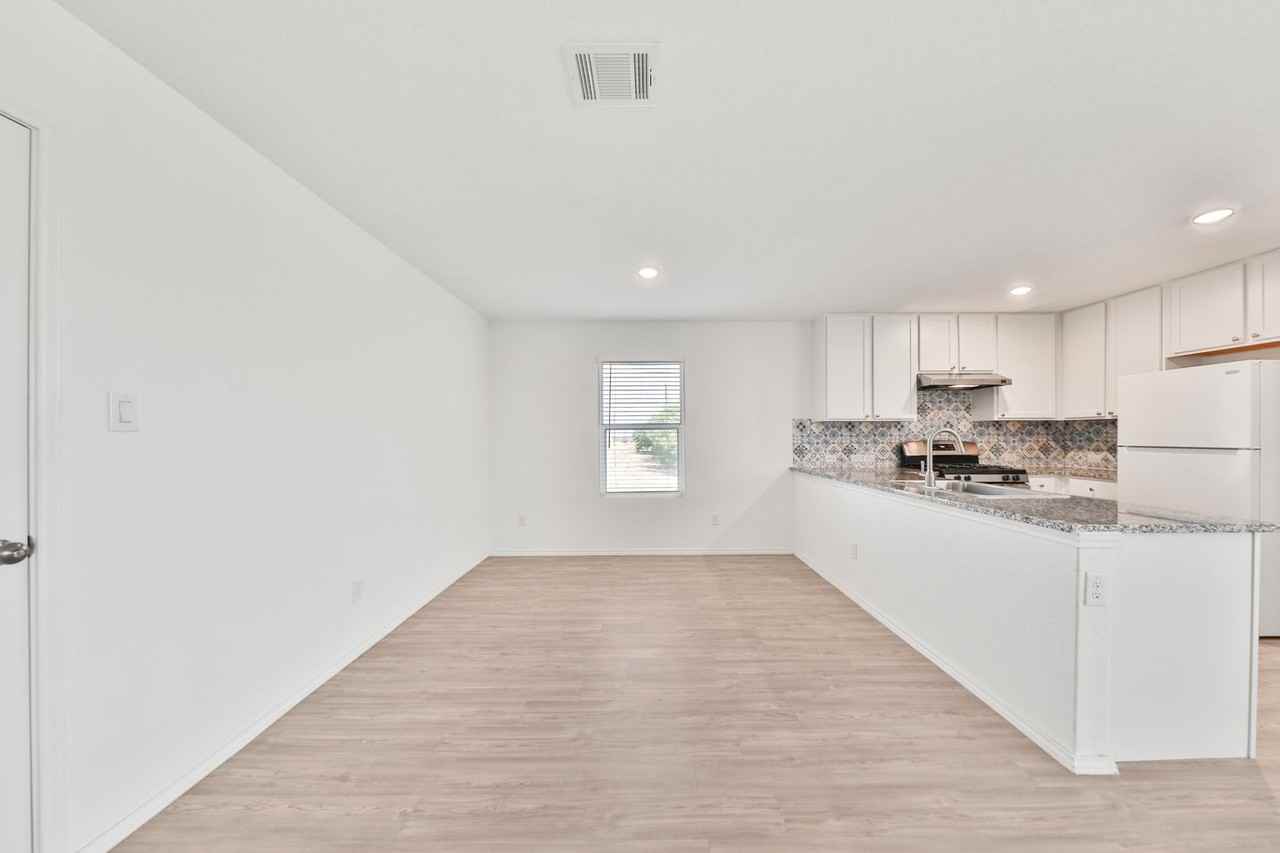 10626 Mcclintock Dr - Photo 6 of 38