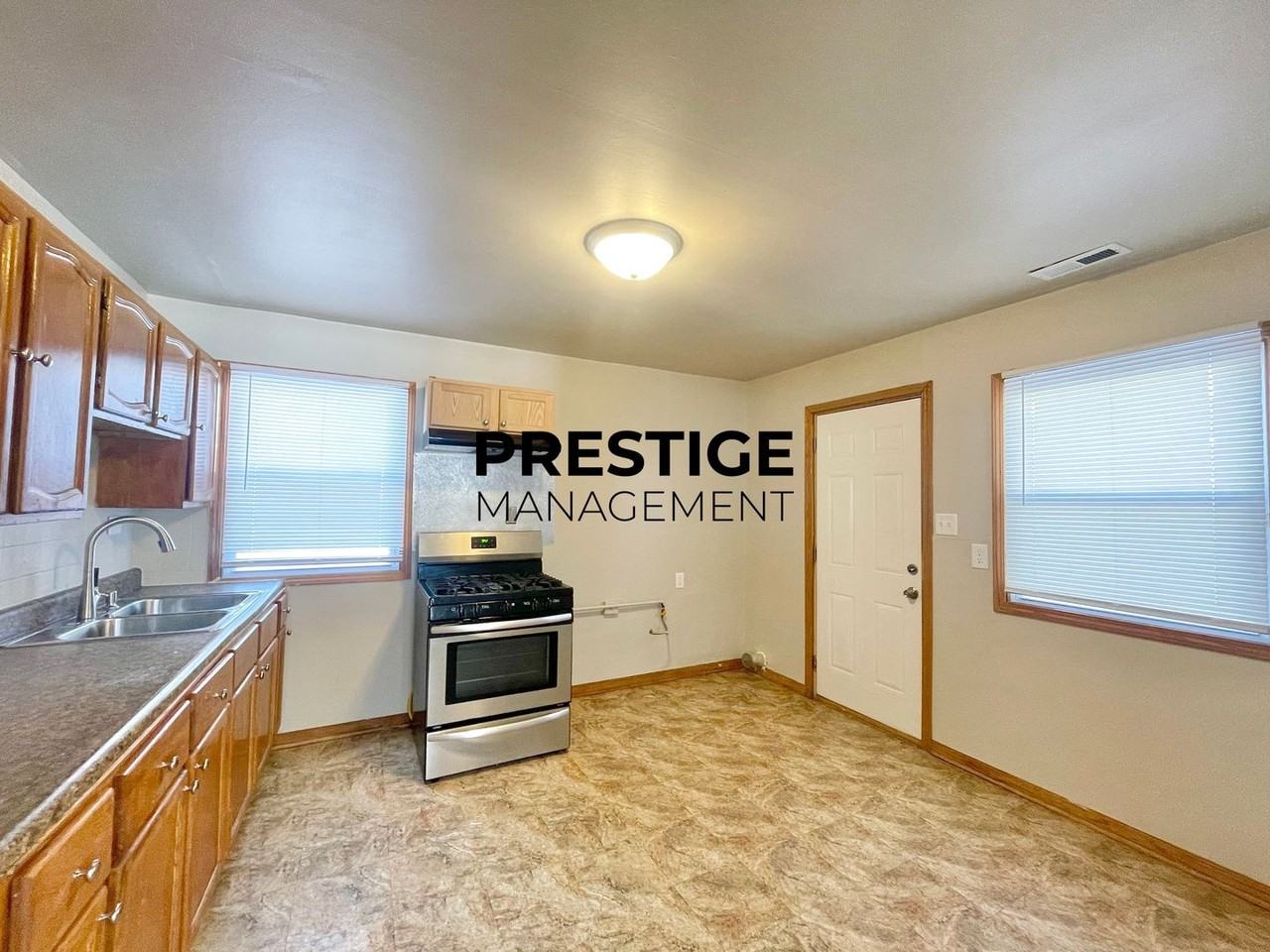 2232 Whitcomb St - Photo 4 of 9