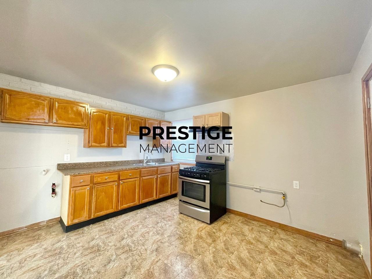 2232 Whitcomb St - Photo 5 of 9