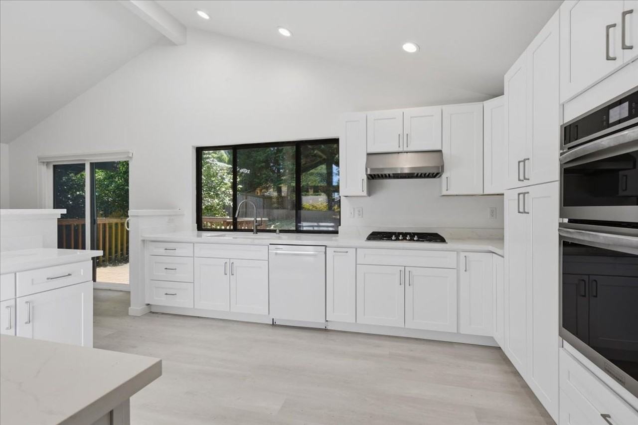 12017 Ne 68th Pl - Photo 5 of 23