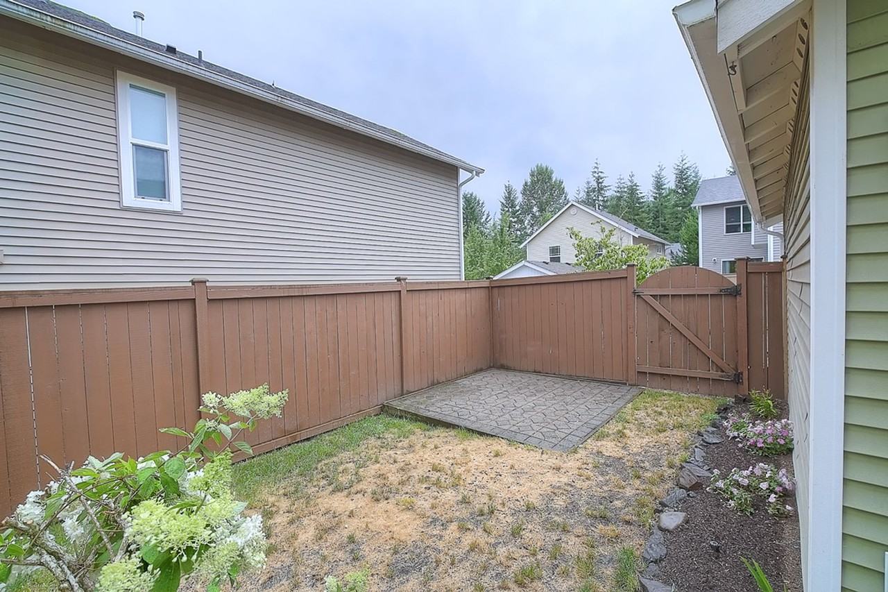 7617 Orchard Ave Se - Photo 3 of 16