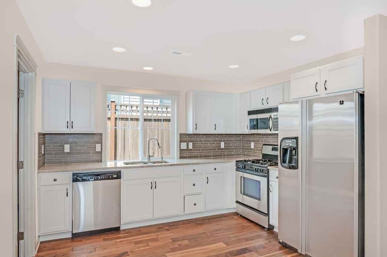 7617 Orchard Ave Se - Photo 4 of 16