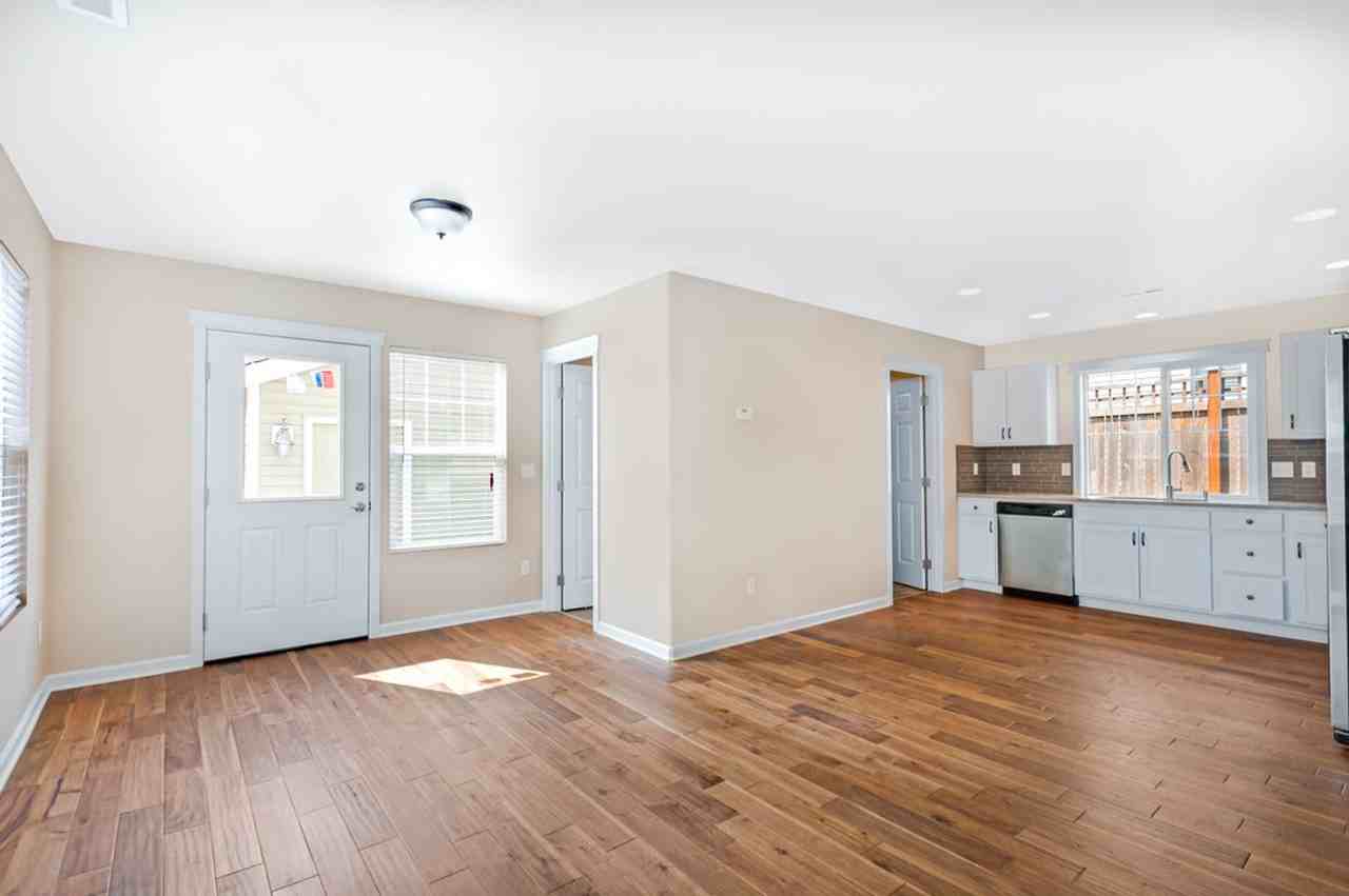 7617 Orchard Ave Se - Photo 6 of 16