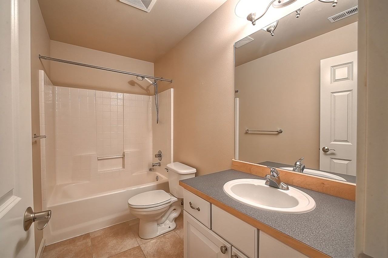 7617 Orchard Ave Se - Photo 7 of 16