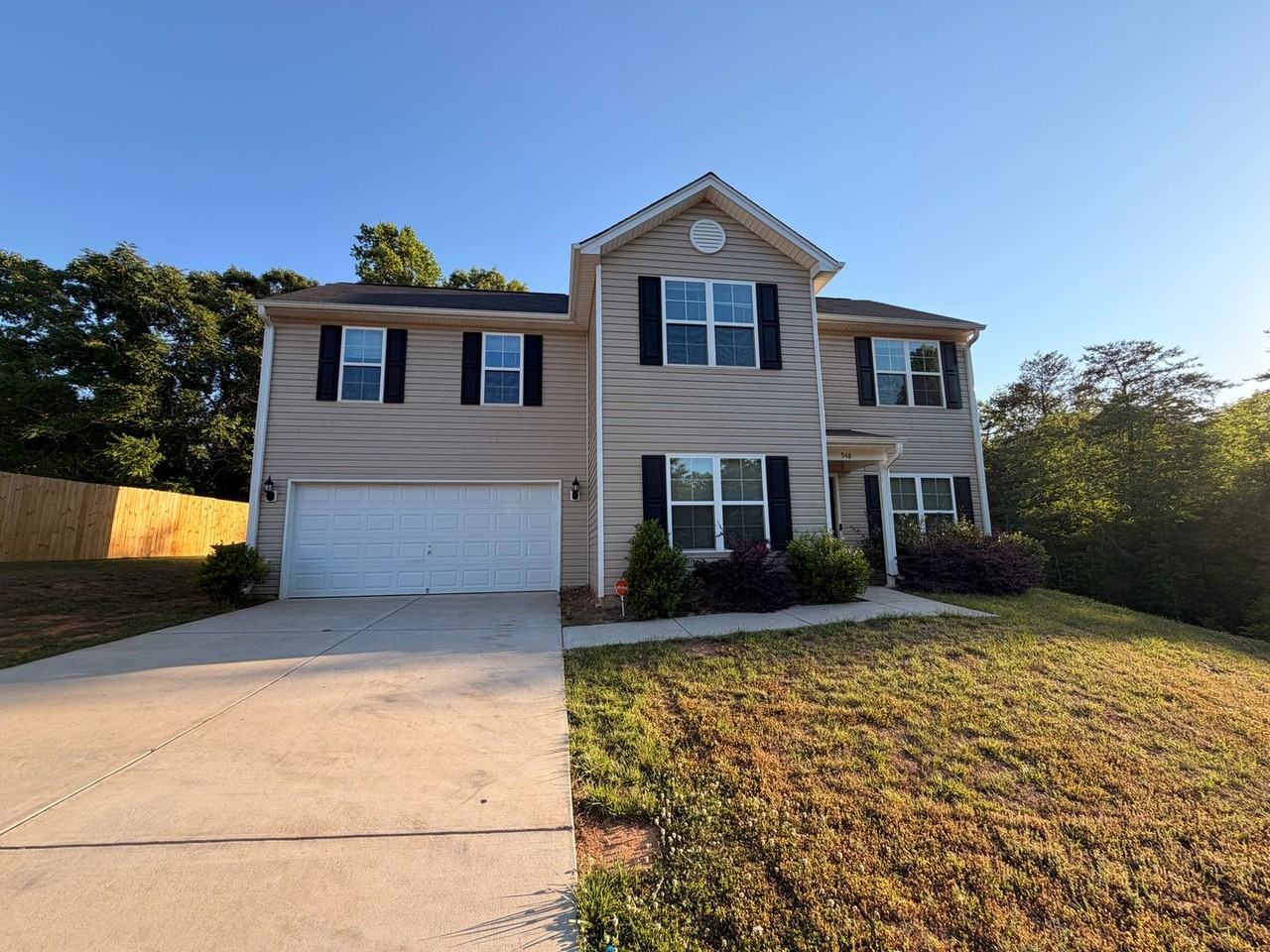 948 Brentwood Park Ln