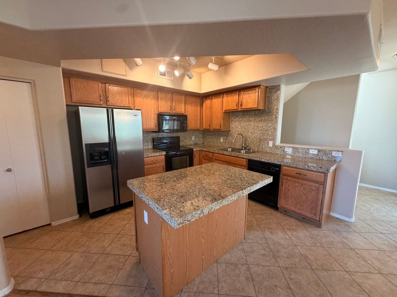 3250 W Greenway Rd #148 - Photo 7 of 20