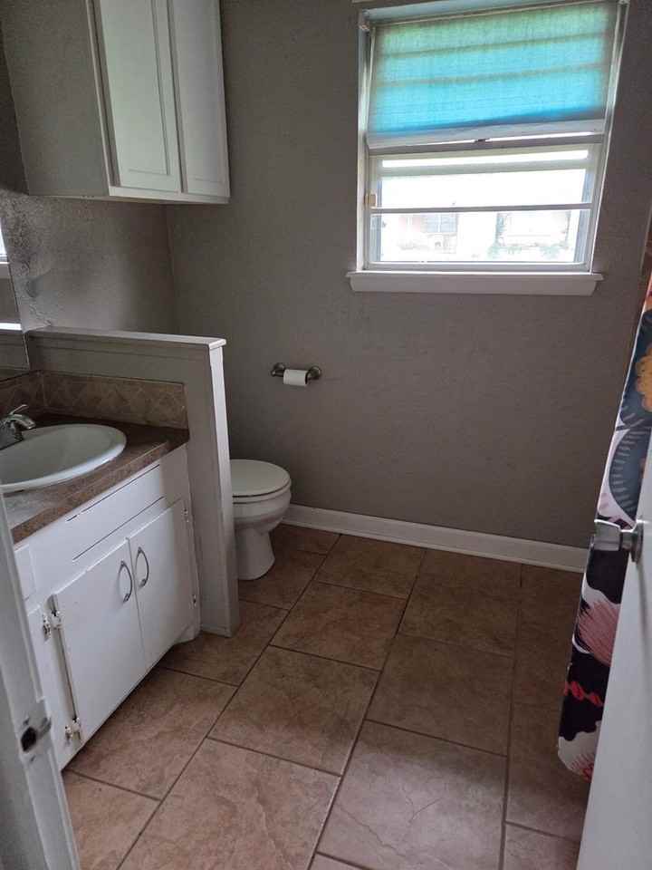 1820 N Flamingo Ln - Photo 4 of 9