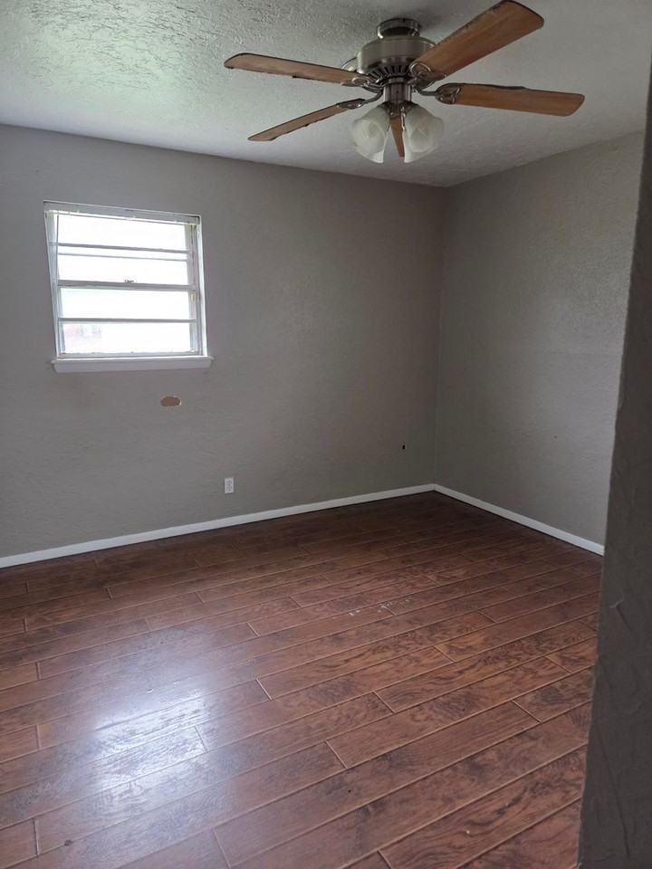 1820 N Flamingo Ln - Photo 6 of 9