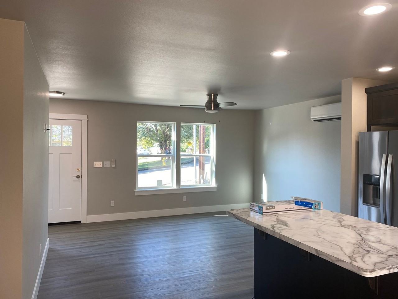 240 Ne College Ave - Photo 2 of 20