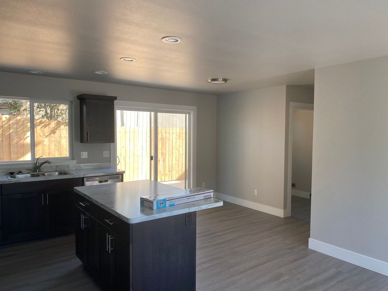 240 Ne College Ave - Photo 4 of 20