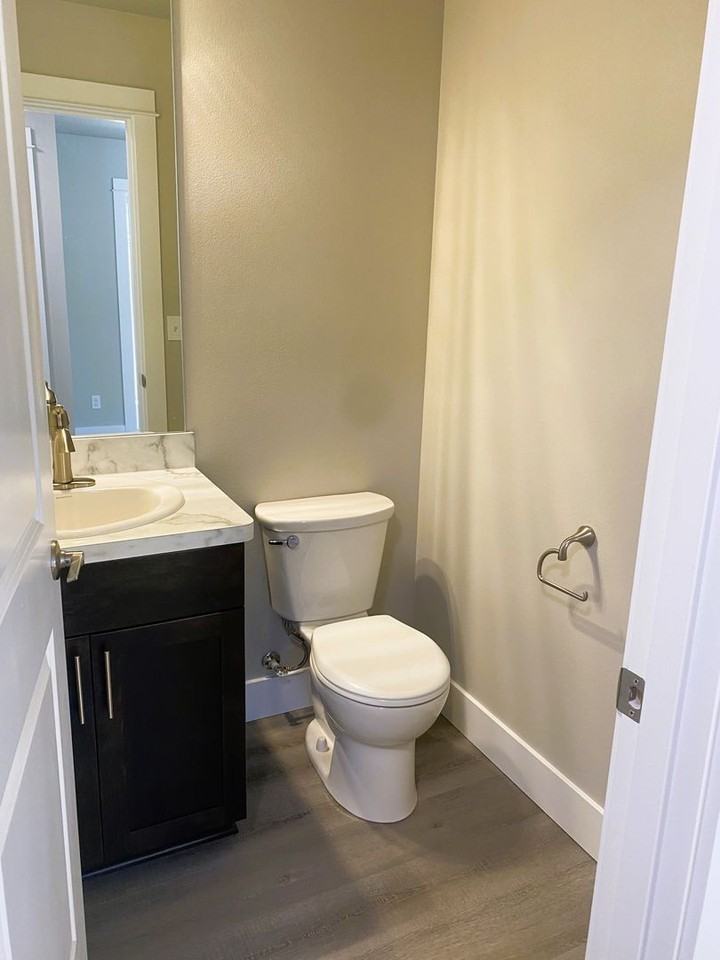 240 Ne College Ave - Photo 7 of 20