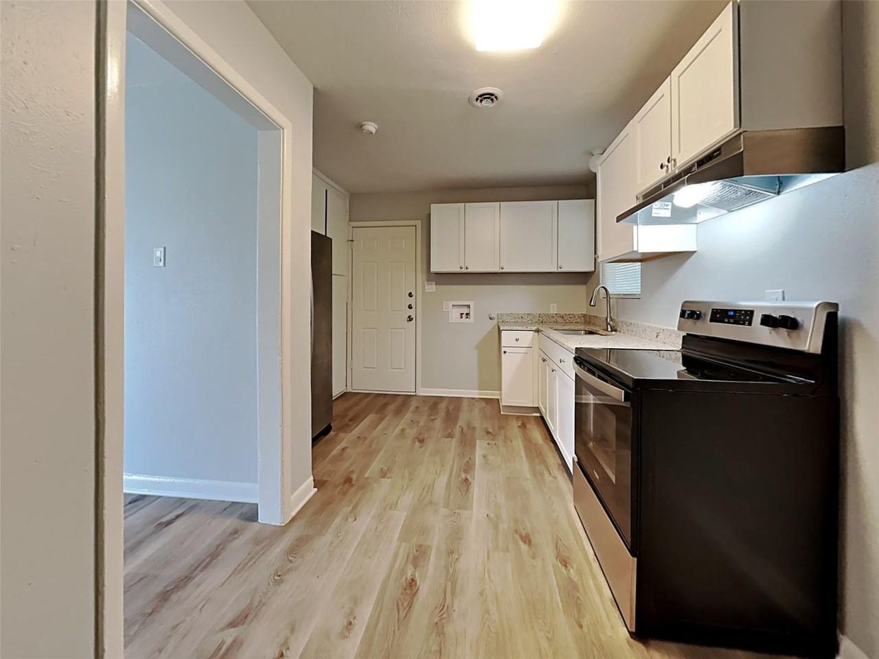 5825 Aton Ave - Photo 4 of 17