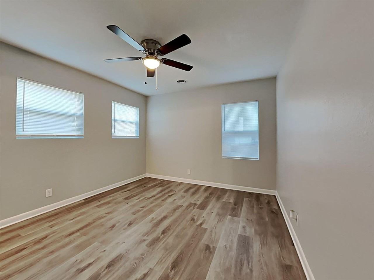 5825 Aton Ave - Photo 7 of 17