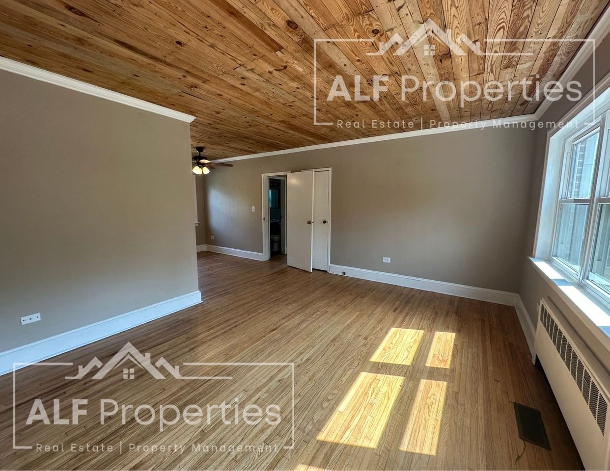 1301 S 10th St - Photo 3 of 34
