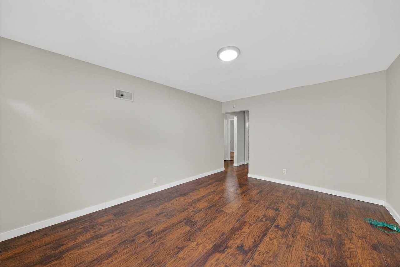 5638 Helen Ave - Photo 5 of 23