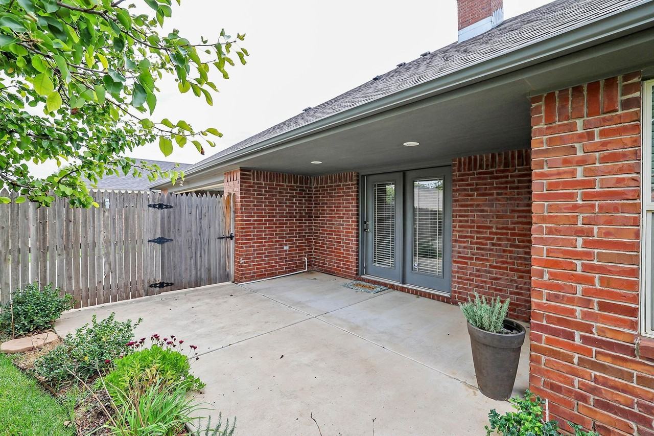 6802 Thunder Rd - Photo 3 of 34