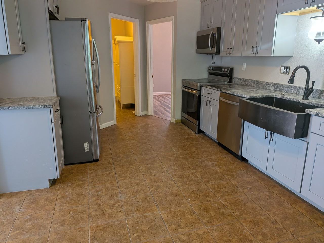 609 Jefferson St - Photo 2 of 47