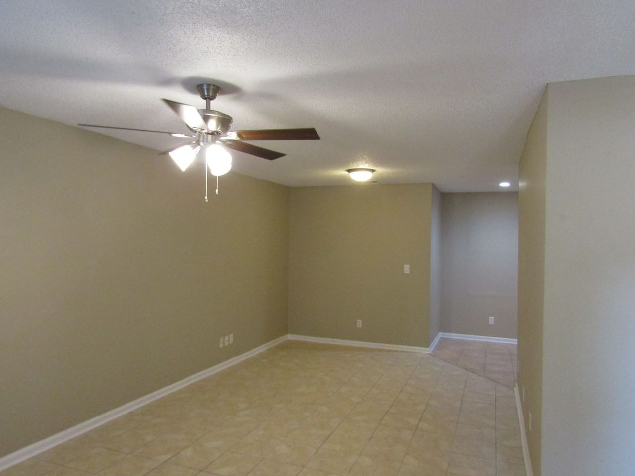 255 Garden Cir - Photo 3 of 18