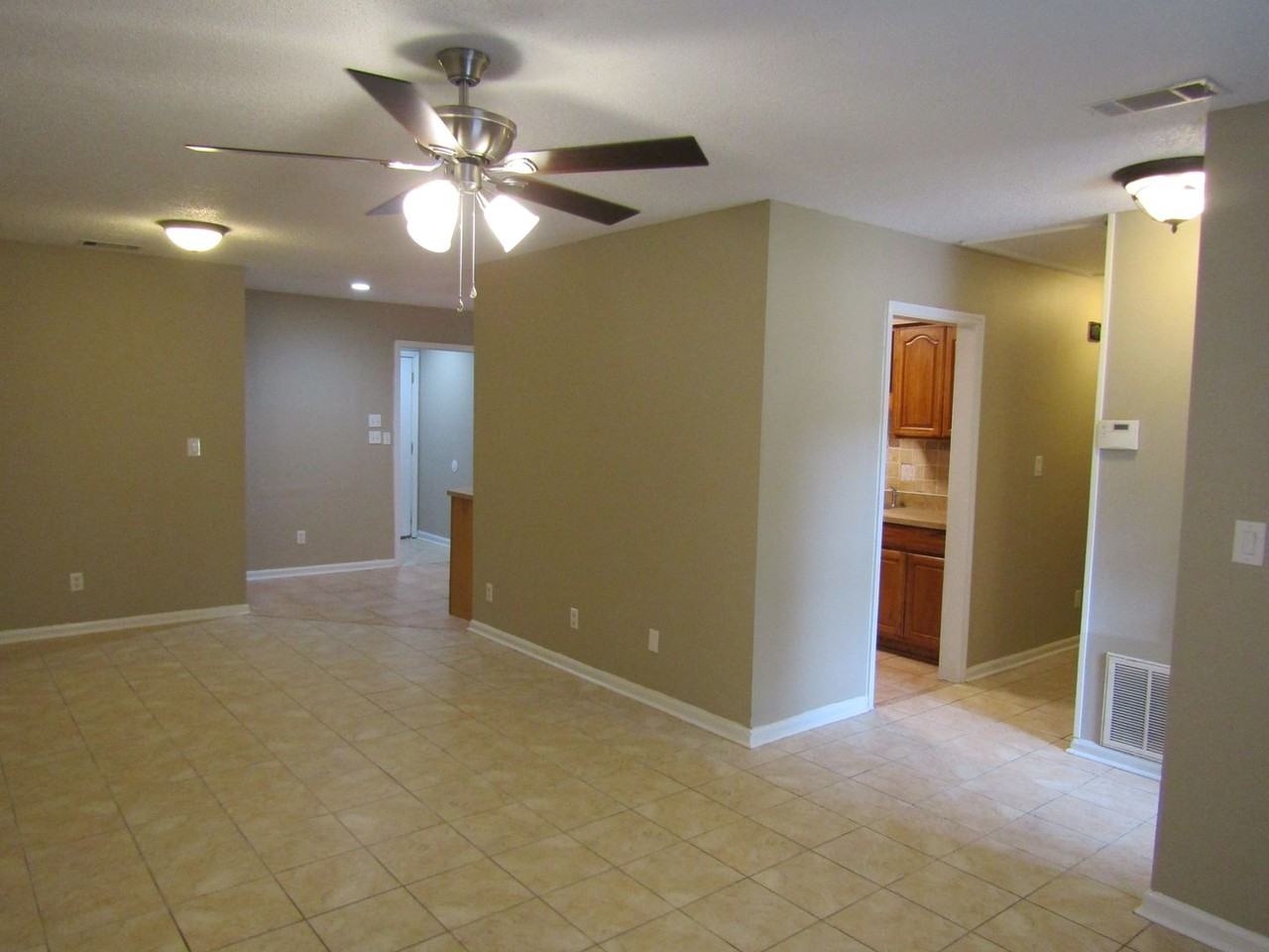 255 Garden Cir - Photo 4 of 18