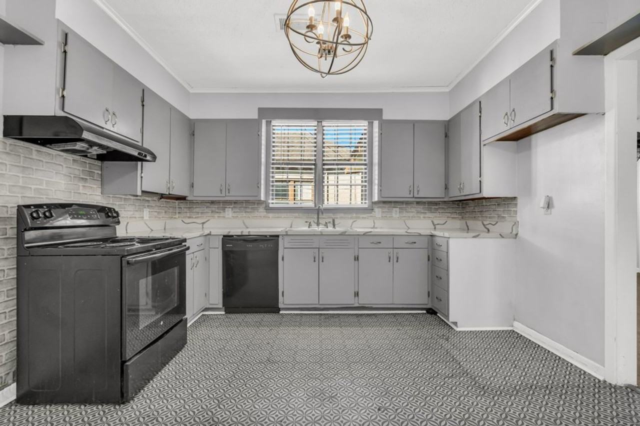 654A W Main St - Photo 5 of 24