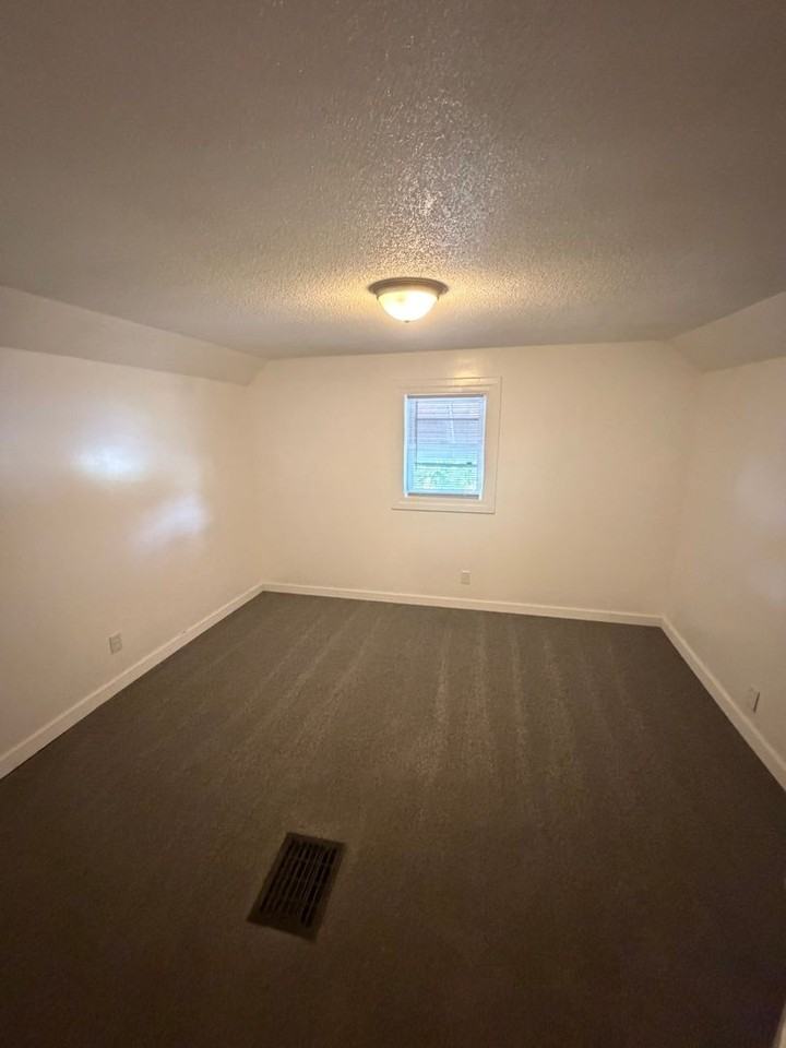 1506 Phillips Ave - Photo 5 of 8