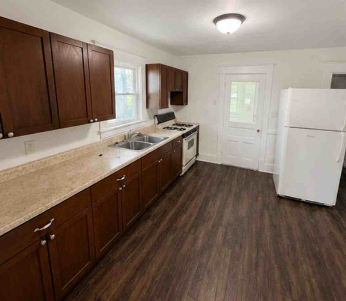 2512 Fox Bridge Rd - Photo 3 of 7