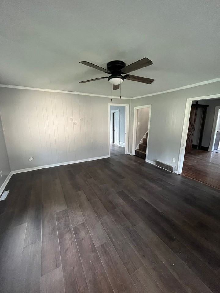 113 N Van Buren St - Photo 2 of 8