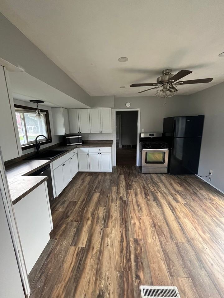 113 N Van Buren St - Photo 5 of 8