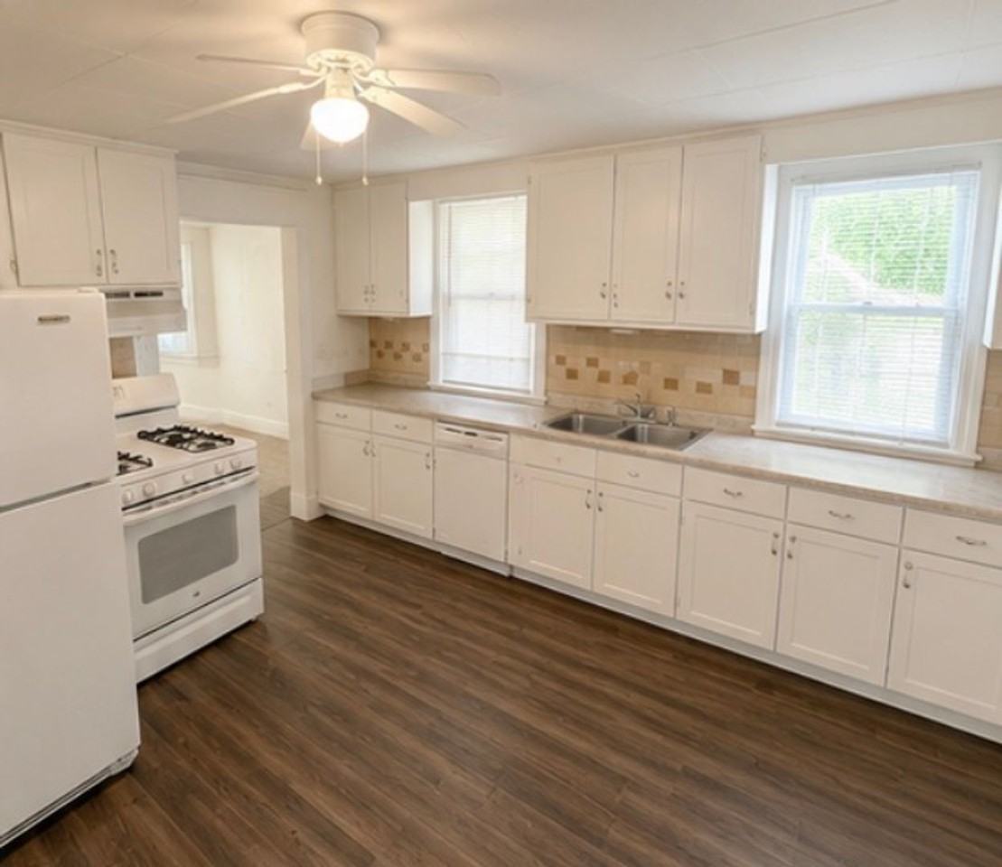 1240 N 4th St - Photo 3 of 7