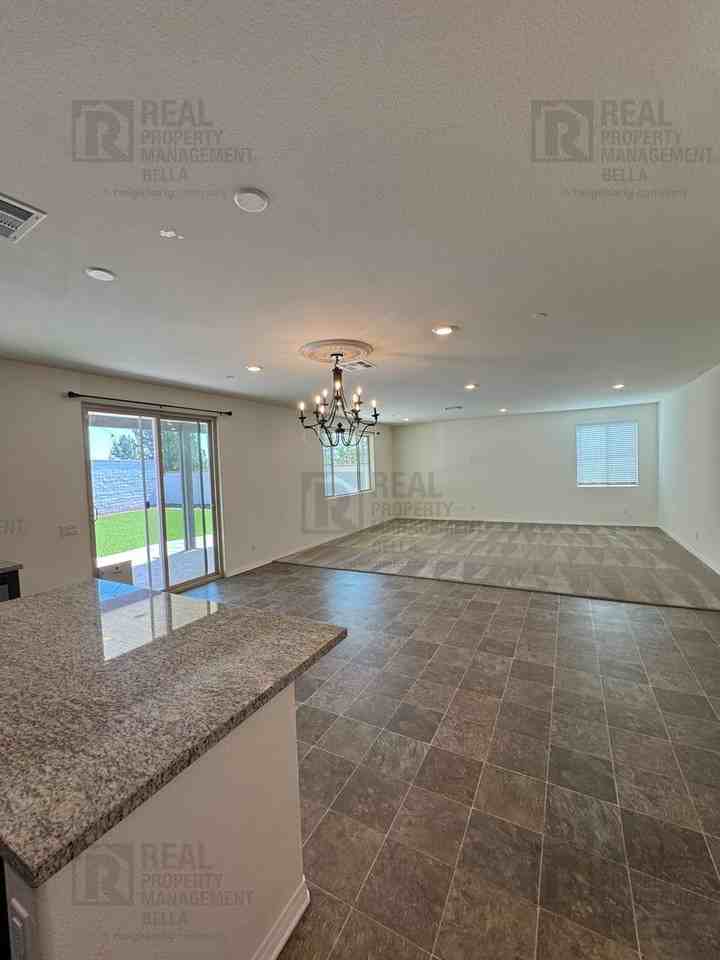 27576 Cloudy Peak Way - Photo 6 of 45
