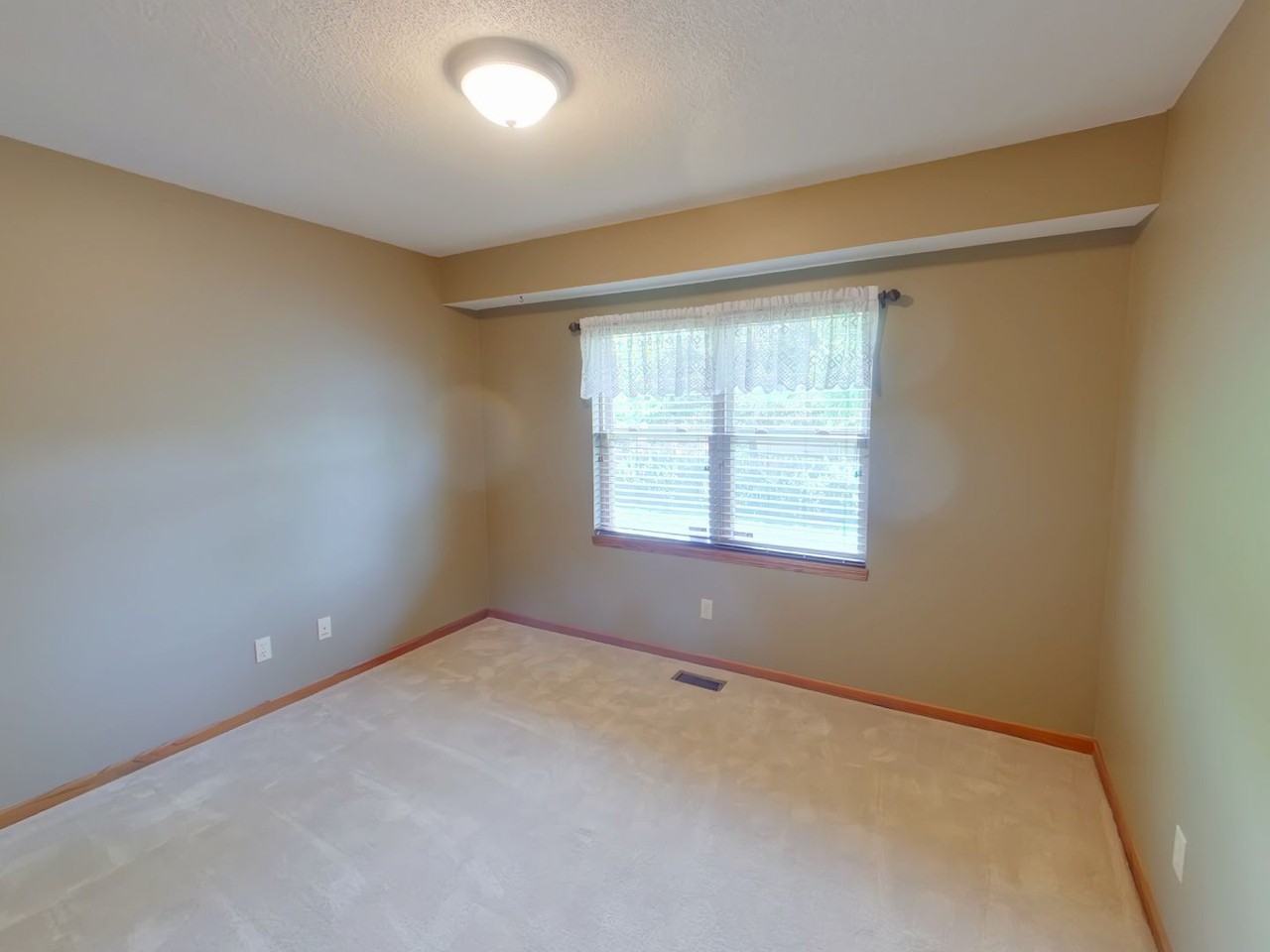 650 S Highland Dr - Photo 7 of 13