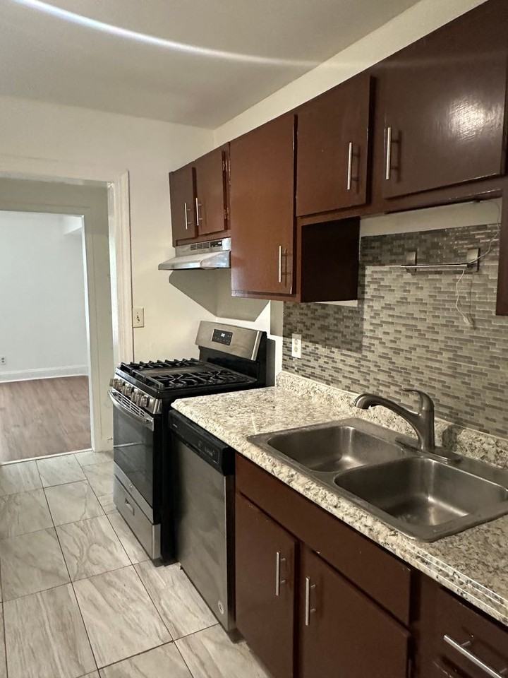 2831 Tully Sq #B - Photo 4 of 12